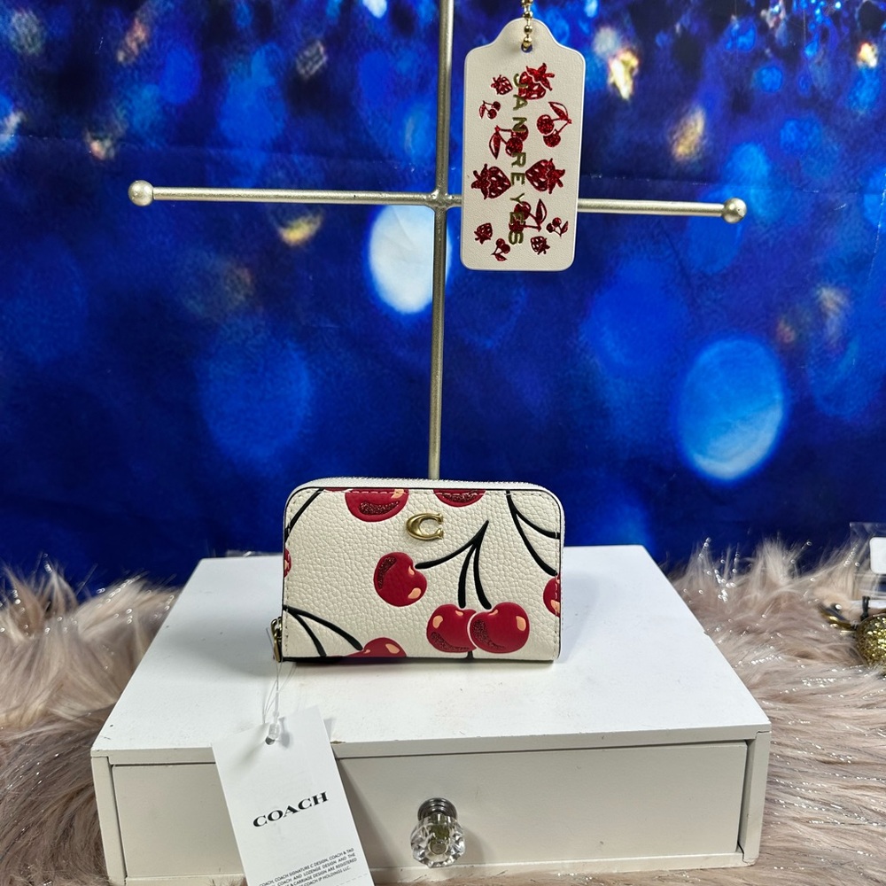 🍒Coach case print cherrys🍒 - Picture 2 of 4